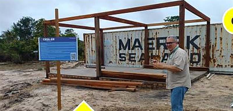 Estrutura da obra irregular e placa do CREA-RR na Serra do Tepequém